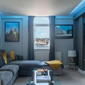 Apartment Montpellier Apartment: Quiet With King Bed, Harrogate